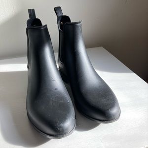 Sam Edelman Size 8 Chelsea style rain Bootie